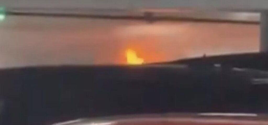 Heathrow Terminal 3 Car Park Ablaze: Thick Smoke Chokes Sky – UKNIP