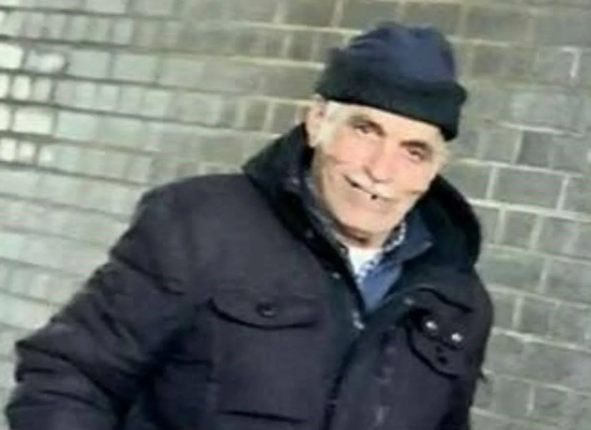 Police release CCTV image of man wanted in connection with sexual assault on Crawley bus â€“ (ID 553423)