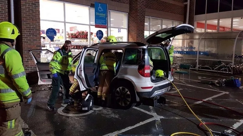 Two Cars and Minibus Smash Into Hungerford Tesco, Two Injured as Store Evacuated