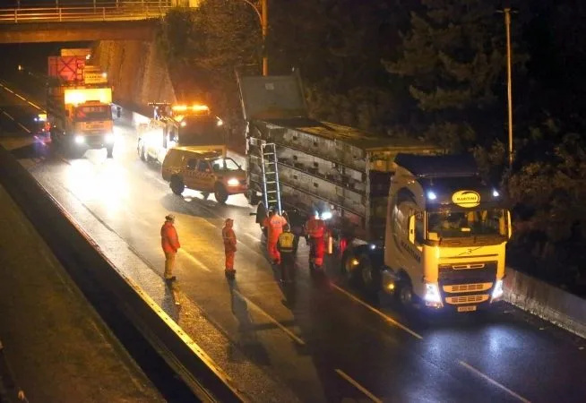 M3 Eastbound  Closed after Lorry Strikes Bridge