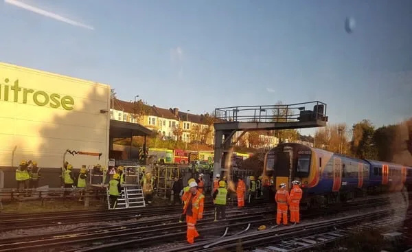 Wimbledon Train Derailment Injures One, Forces 300 to Evacuate â€“ Rush Hour Chaos Hits London Commuters