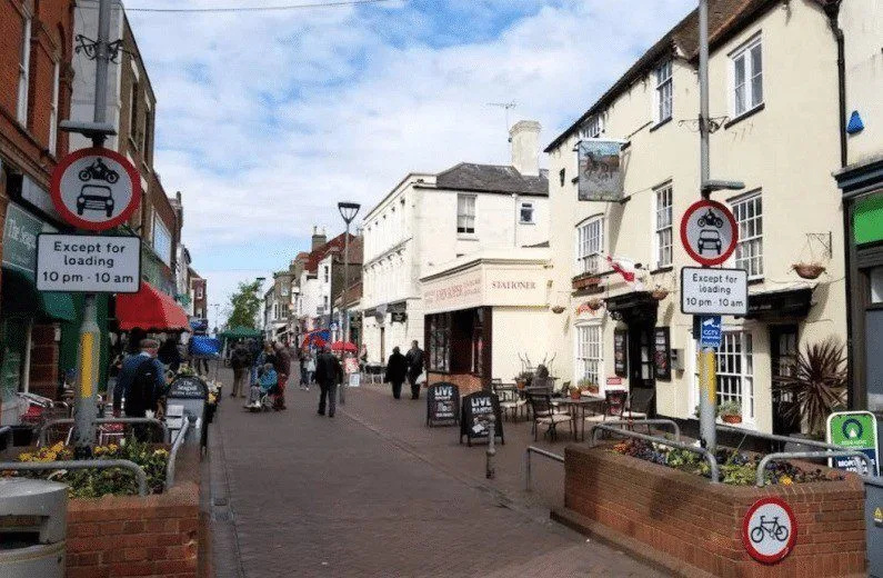 Teen Mugger Strikes Pensioner on Deal High Street â€“ Kent Police Hunt Suspect