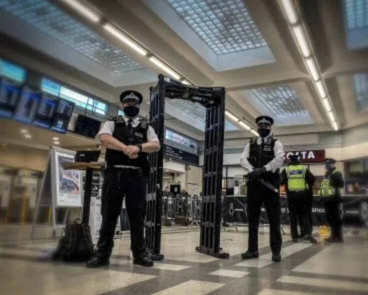 Met Police Seize 187 Knives and Make 1,002 Arrests in Week-Long Knife Crime Blitz