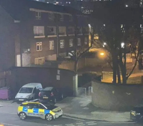 Tower Hamlets Newsagent Shopkeeper Stabbed in Pigott Street â€“ Victim Stable in Hospital