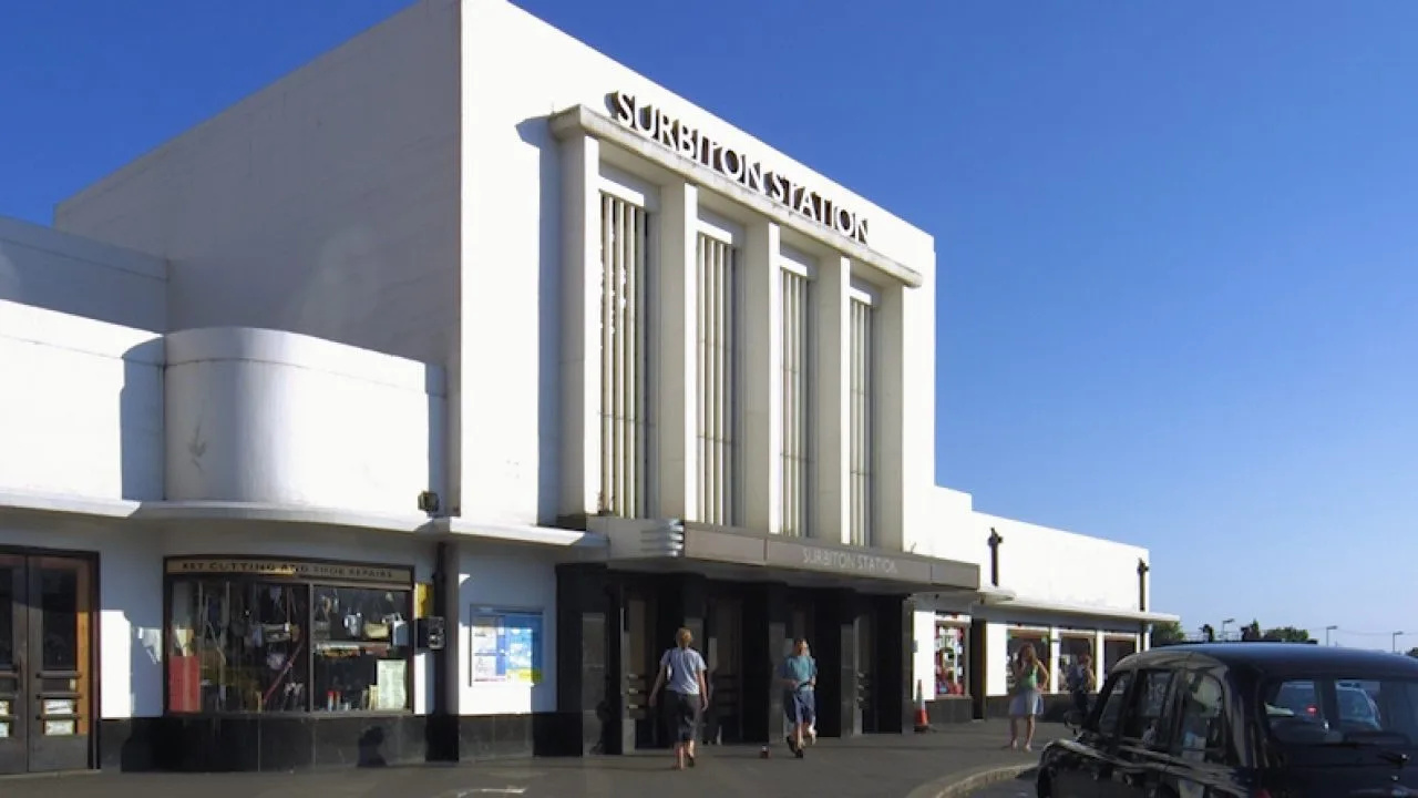 Rail Worker Dies in Tragic Incident Near Surbiton Station â€“ Police Appeal for Witnesses
