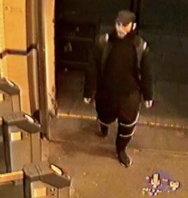Police are appealing for the publicâ€™s help to locate a remand prisoner who was mistakenly released from HMP Wormwood Scrubs