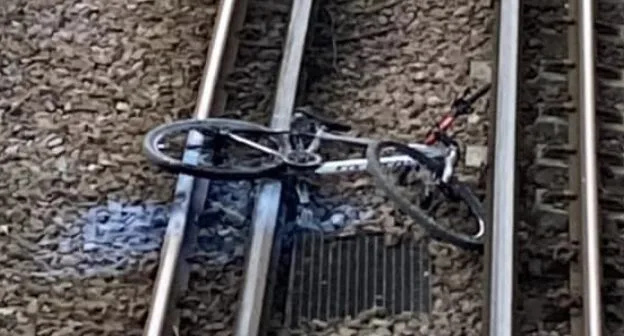 Fire Crews Rush to Remove Bike Blocking Dormans Station Tracks, Officials Warn of Deadly Dangers