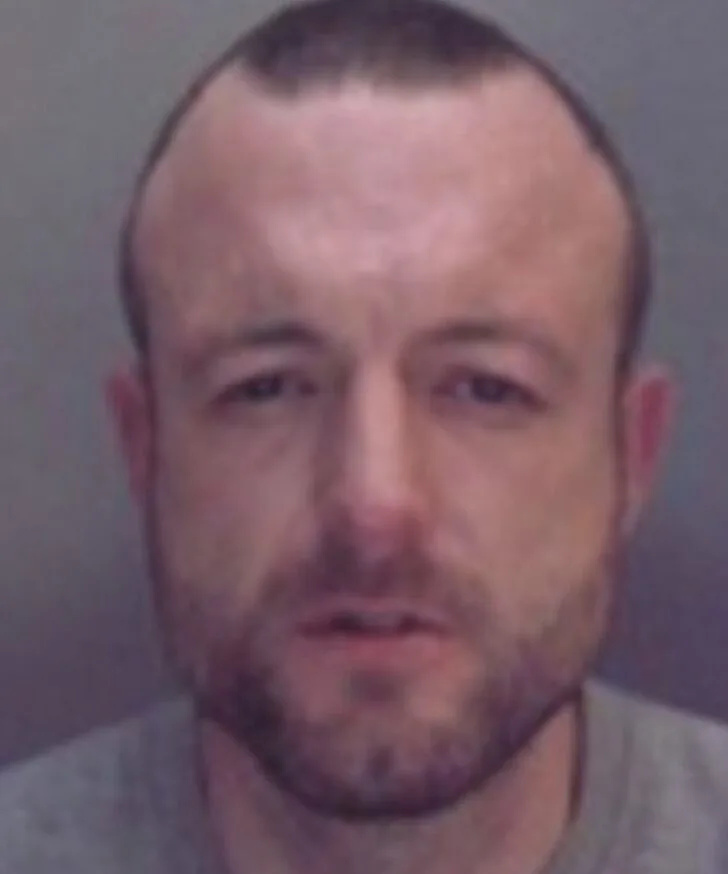Police are appealing for the publicâ€™s help to trace a missing criminal