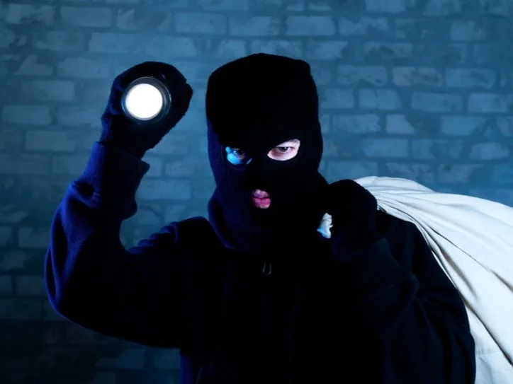 Godinton Jewellery Burglaries Spark Police Hunt â€“ Stay Alert, Protect Your Valuables!