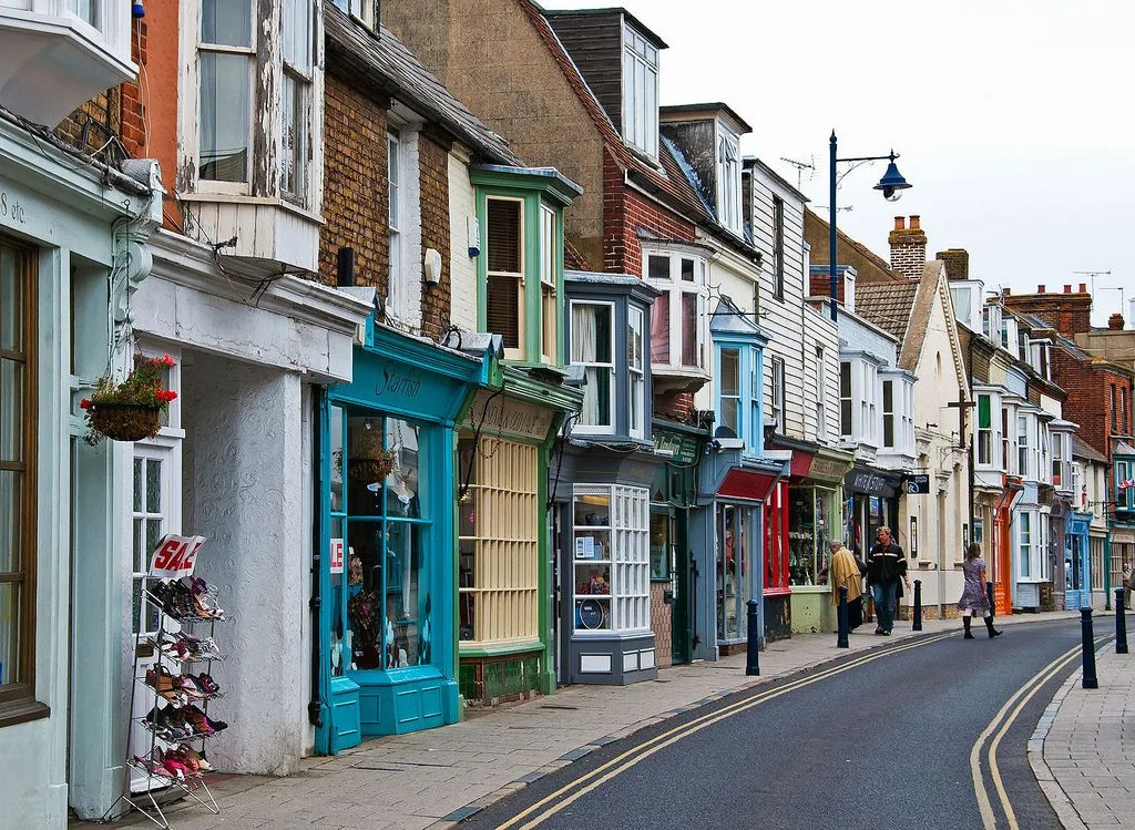 Whitstable High Street Horror: Young Couple Brutally Attacked After Midnight Land Rover Ambush â€“ Police Urge Witnesses to Come Forward