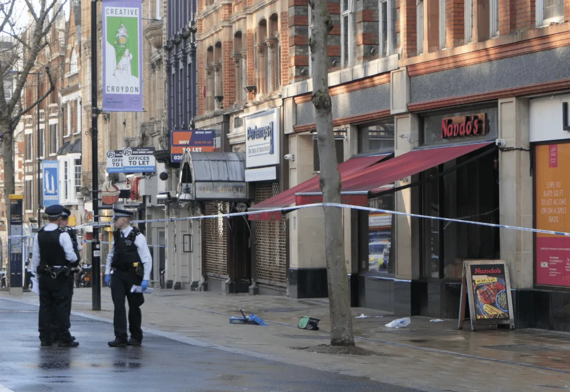 Teen Stabbed Near Nando’s in Croydon as Air Ambulance Flies Victim to Hospital