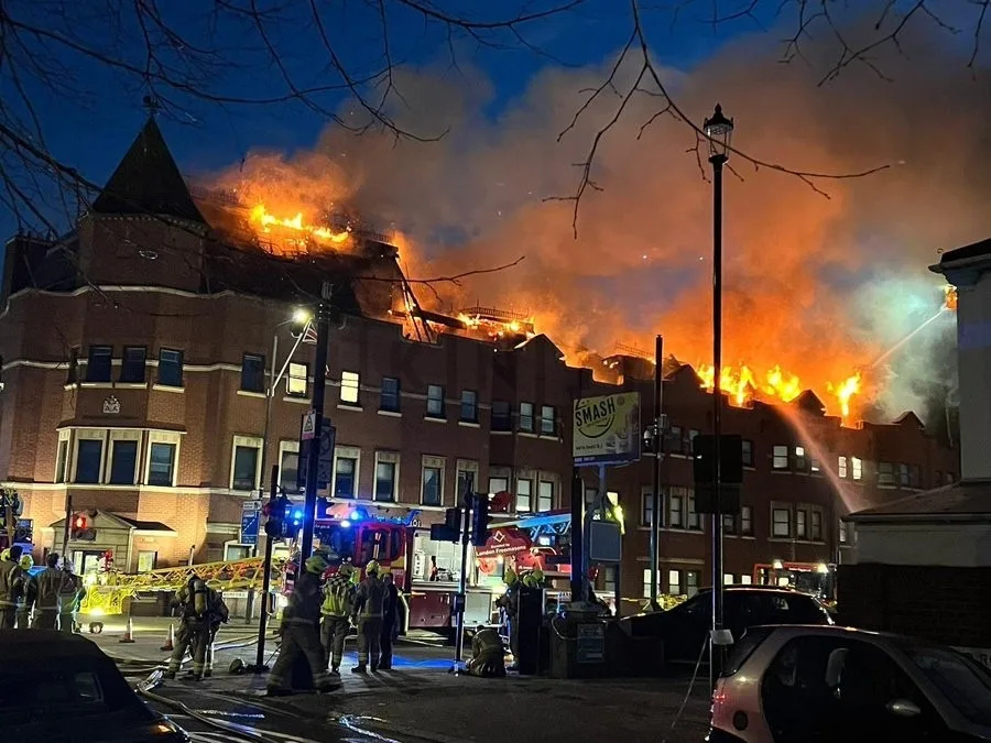 Forest Gate Police Station Blaze: 125 Firefighters Tackle Fire, Flames Spread to Nearby Closed Pub