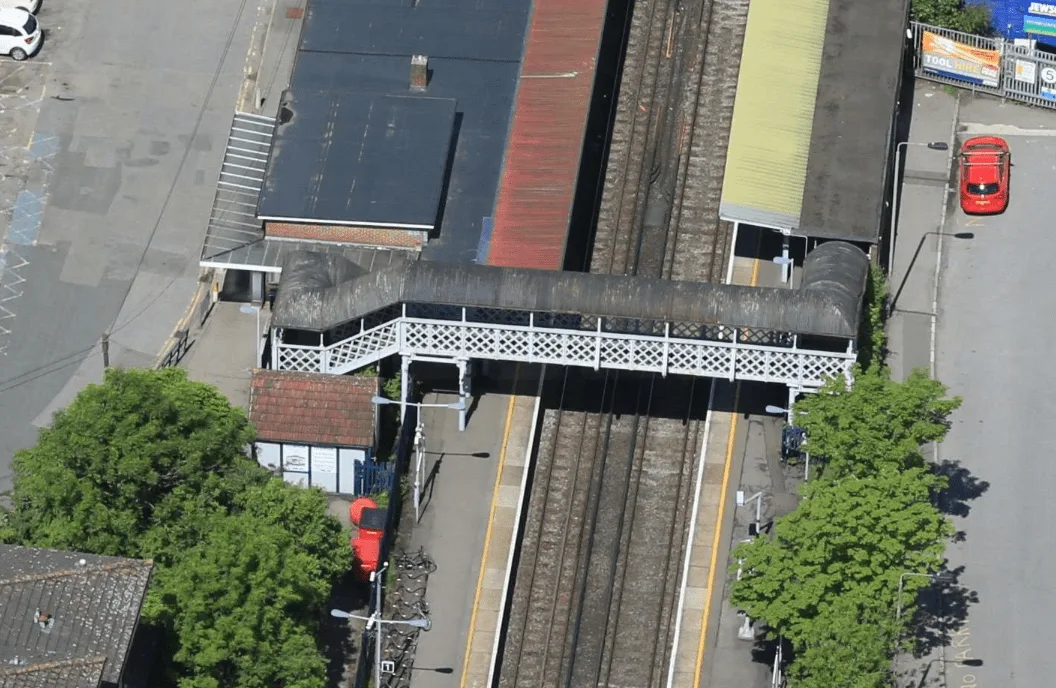 Train Hits Fallen Tree at West Wickham Station â€“ Hayes Line Chaos with Delays and Cancellations