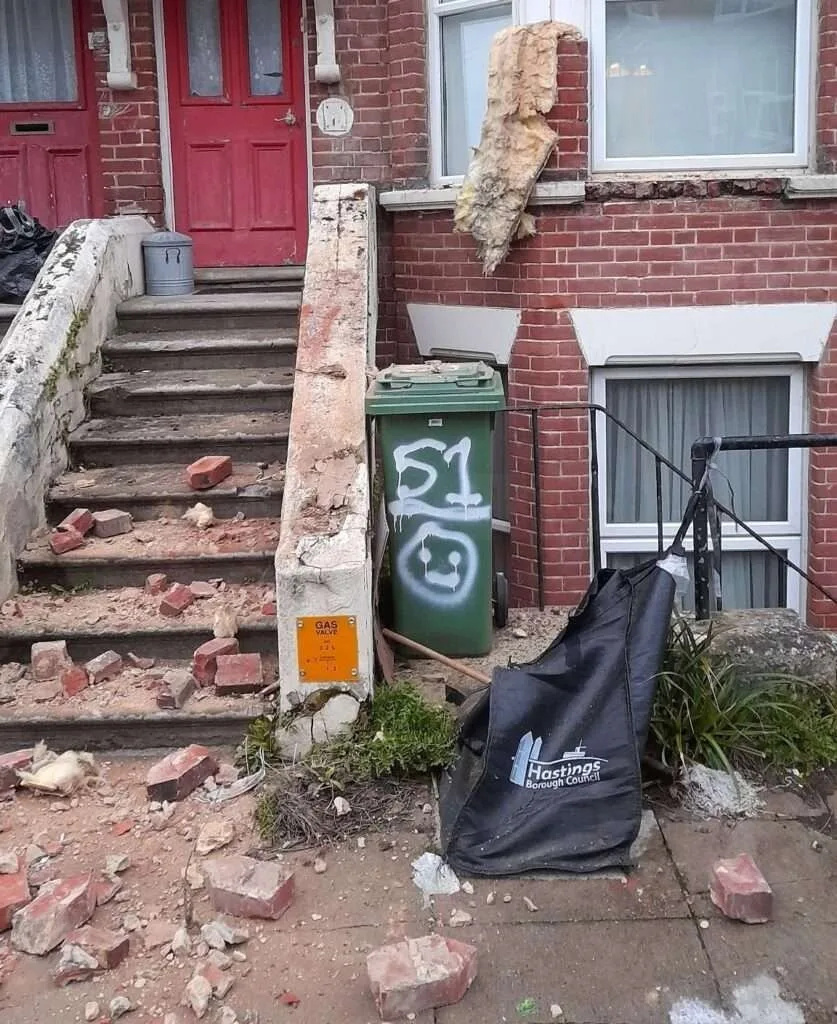 Building Collapse Sparks Chaos in Hastings â€“ No Injuries After Quick Evacuation on St Thomasâ€™ Road