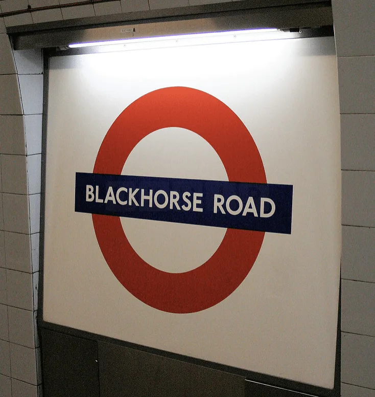 Creepy Man Pretends to Sleep on Womanâ€™s Shoulder in London Tube Horror â€“ Police Investigate