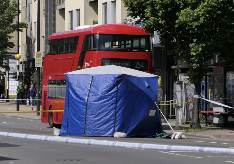Woman in 50s Dies in Hackney Lorry Crashâ€”Cambridge Heath Road Shut, Major Traffic Chaos