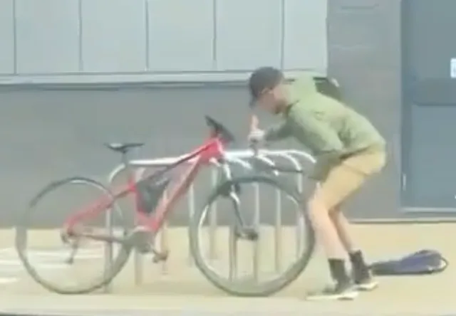 Daylight Bolt Cutter Thief Snaps Bike Lock Outside Dartfordâ€™s Fairfield Leisure Centre