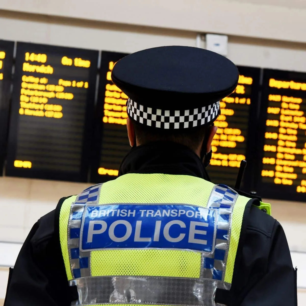 Paddington Chaos: Trespass Causes Elizabeth Line and Heathrow Trains to Grind to a Halt