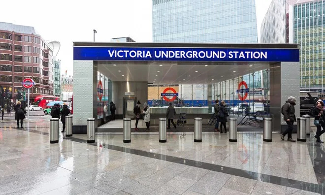 Man, 40, Charged with Stabbing at London Victoria Station â€“ Victim Stable, Investigation Ongoing
