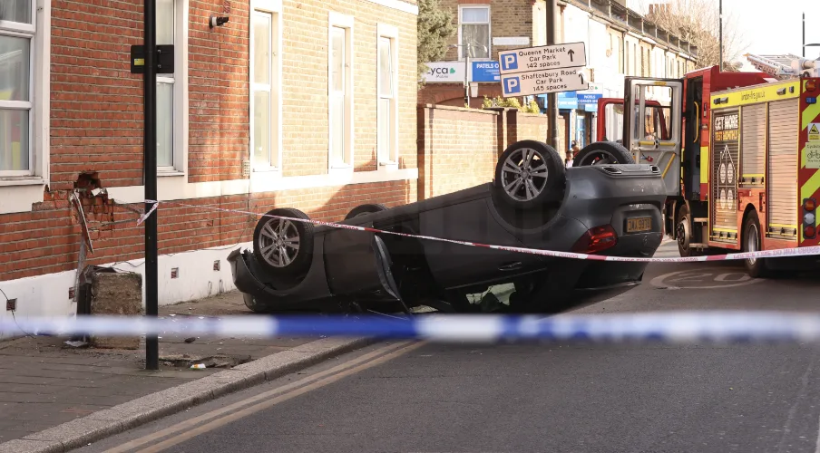 Serious Crash in Newham Sends Man and Woman to Hospital â€“ Police Urge Witnesses to Come Forward