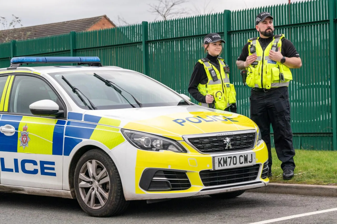 Shock in Derby: Woman Sexually Assaulted on Markeaton Park Bridge â€“ Police Hunt Tall Man in Black