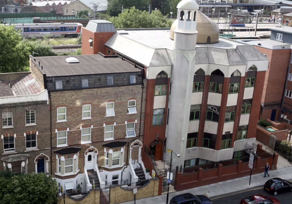 Hate Crime Hammer: Lee Harper Gets Suspended Sentence for Threatening Calls to Finsbury Park Mosque