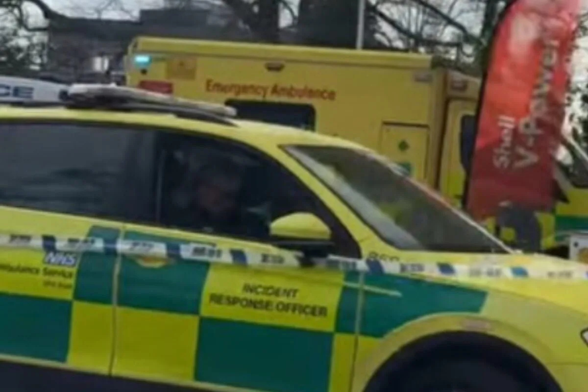 Man in 50s Stabbed in Chest at Crystal Palace Petrol Station â€“ Police Hunt Suspect
