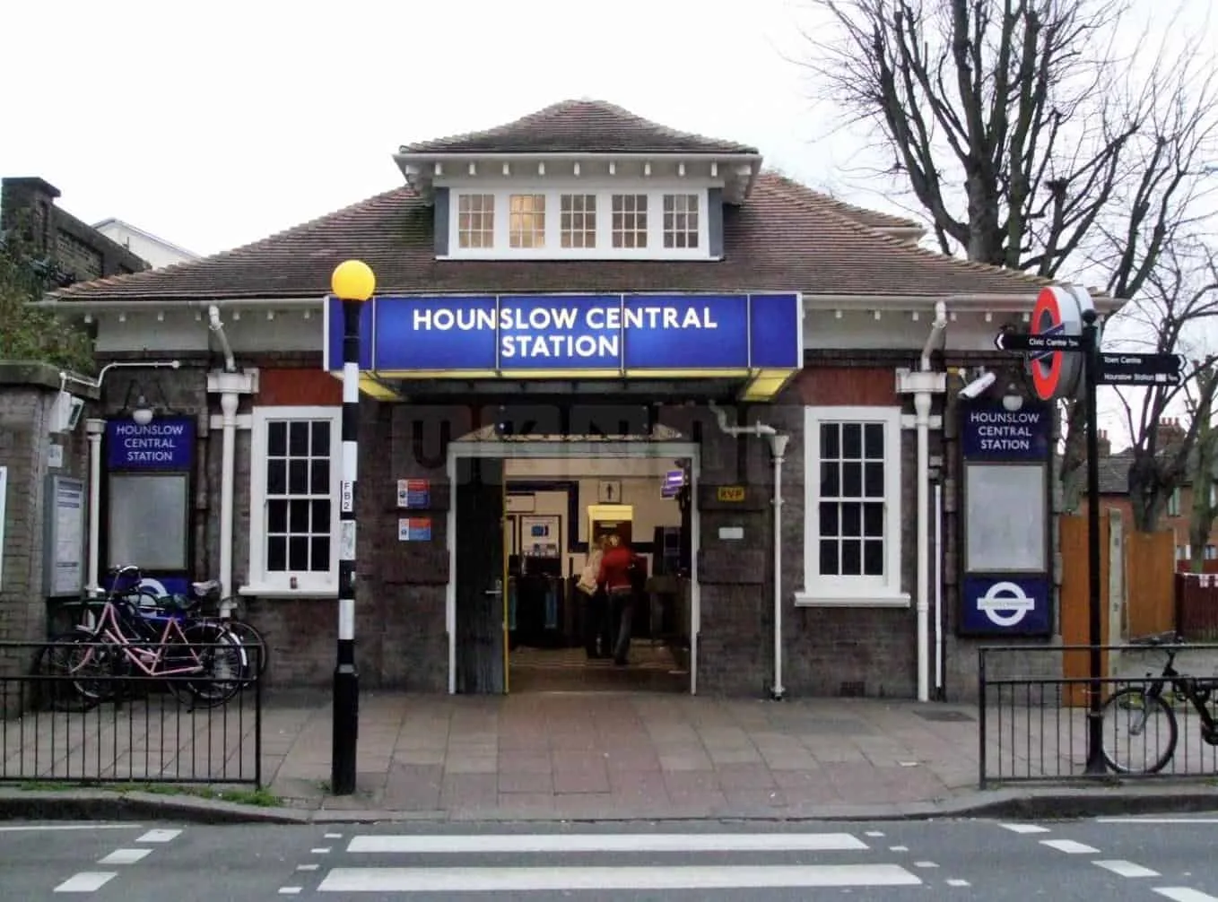 Piccadilly Line Punch-Up: Police Hunt Man Who Punched Passenger Over Seat Row on Morning Tube