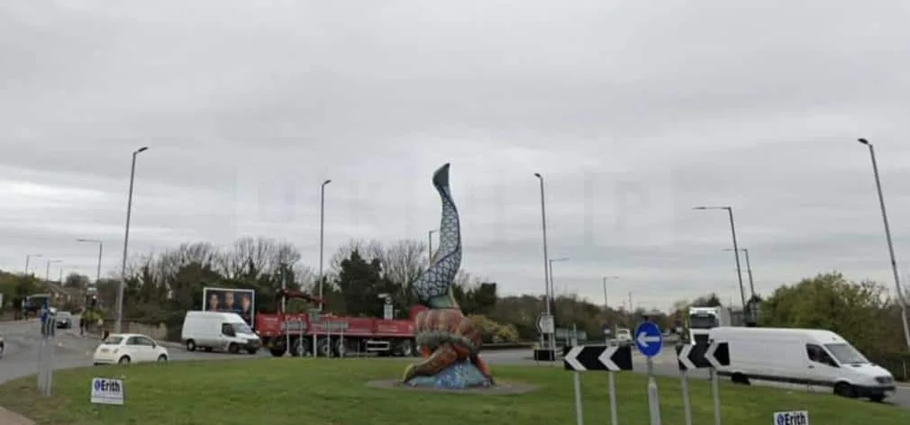 Two Hospitalised After Lorry and Car Crash Near Erith Fish Roundabout â€“ Queens Road Reopens
