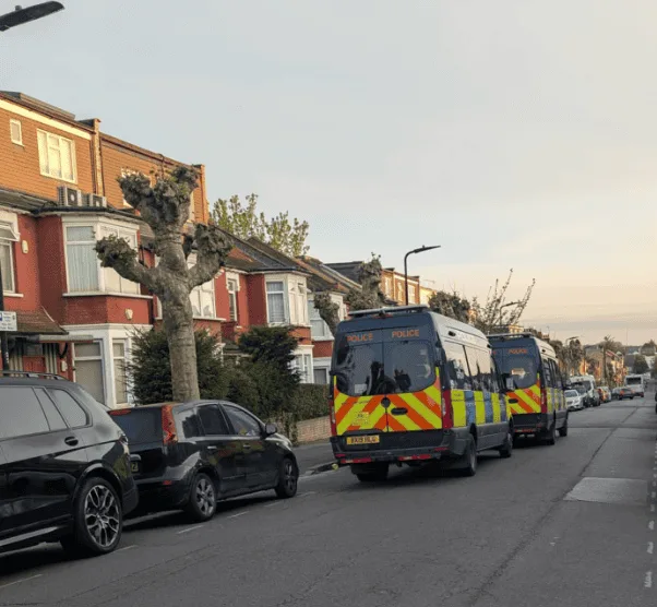 Dawn Raid Rocks Londonâ€™s Castlewood Road as Metâ€™s Riot-Ready Cops Swarm N16 Street