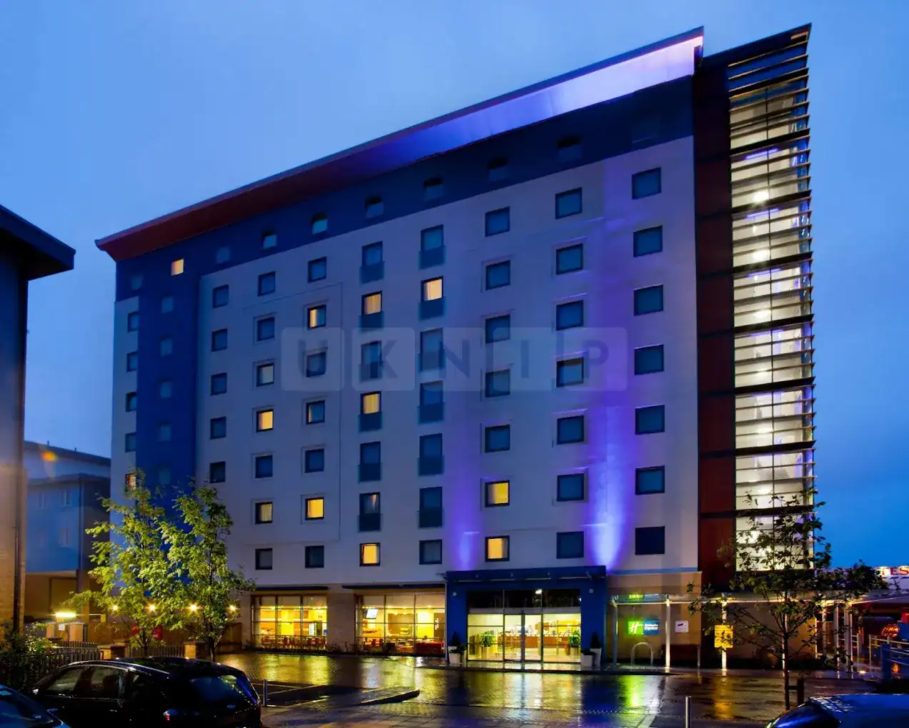 Fire Breaks Out at Holiday Inn Express in Slough