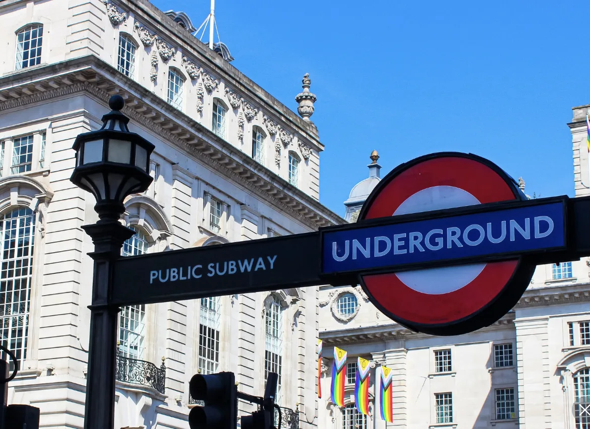 Person Trapped Under Train at Piccadilly Circus Halts Bakerloo Line, Major Delays Expected