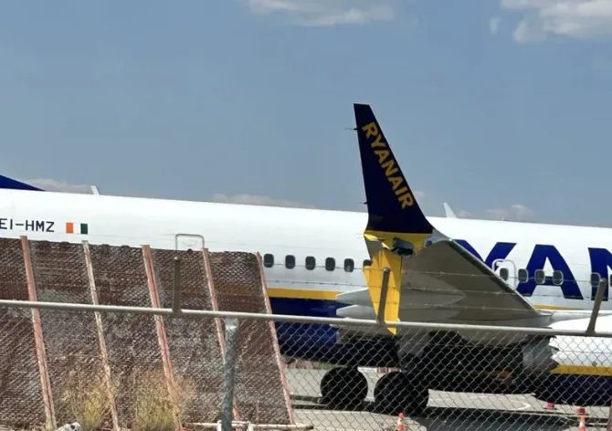 Ryanair 737 MAX Scrapes Fence Taxiing at Kalamata â€“ Minor Damage, No Injuries