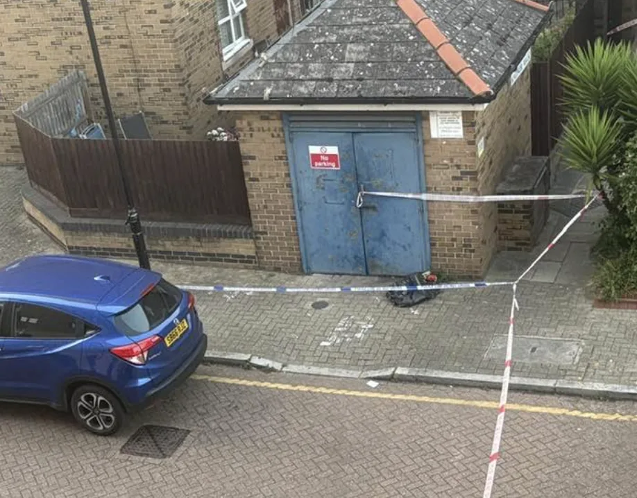 Man in 30s Stabbed in Groin During Group Fight on East London Street â€“ Police Appeal for Witnesses