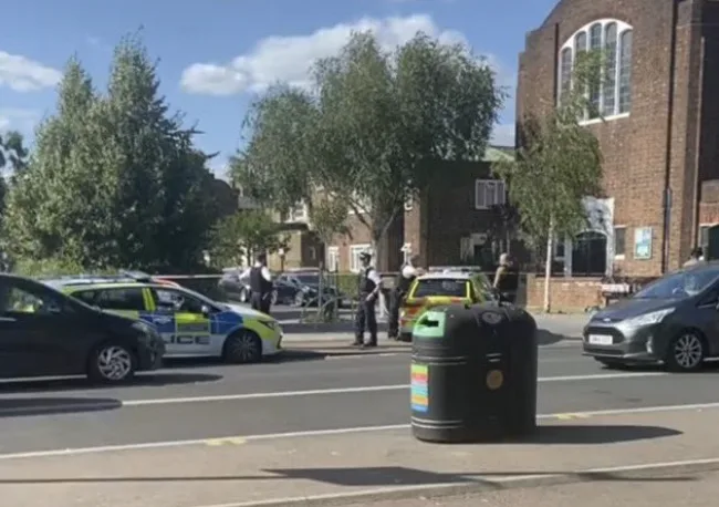 East London Glass Bottle Attack: Man in 30s Injured on Lea Bridge Road â€“ Police Hunt Witnesses