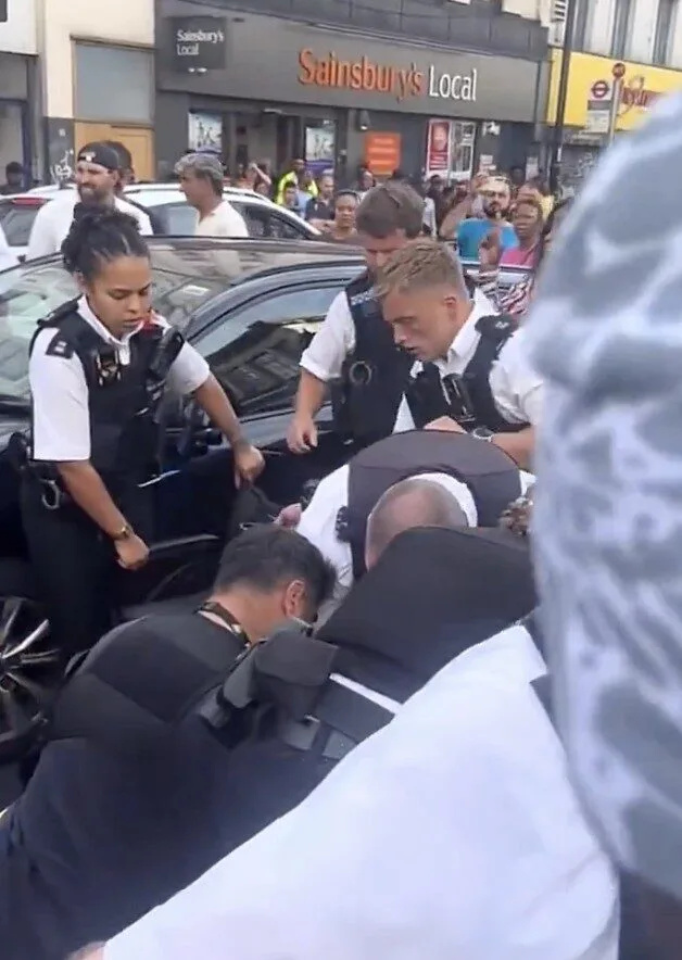 Man in Wheelchair Arrested for Assaulting Emergency Worker Outside West Croydon Station