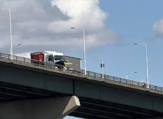 QE2 Bridge Closed After Crash Involving Lorry and Car â€“ Long Delays from Romford to Dartford