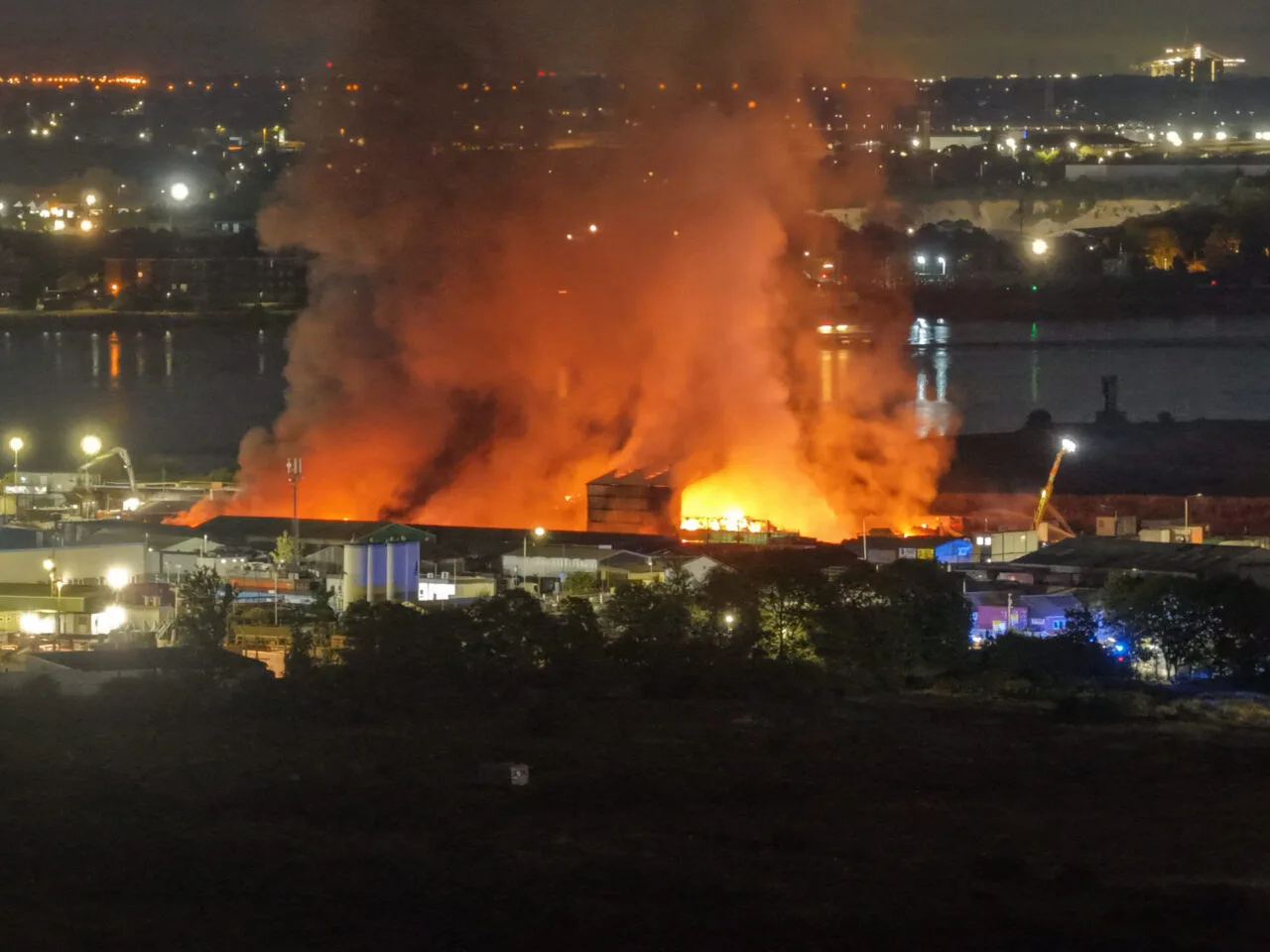 Massive Blaze Engulfs Erith Industrial Estate: 150 Firefighters Battle Overnight Inferno