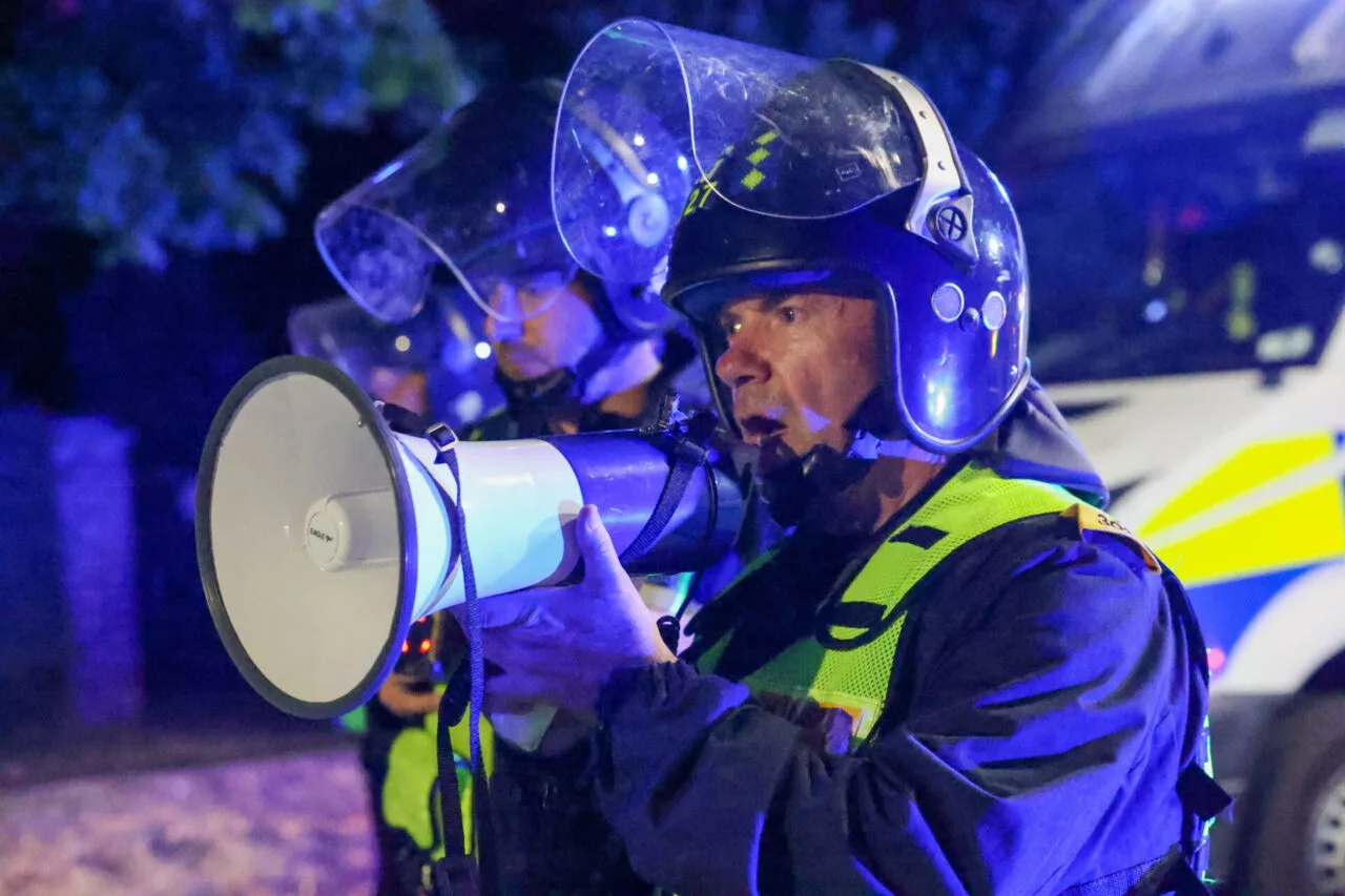 Violent Clashes Erupt Again Outside Epping Migrant Hotel as Police Hunt Suspects and Enforce Section 60AA Order