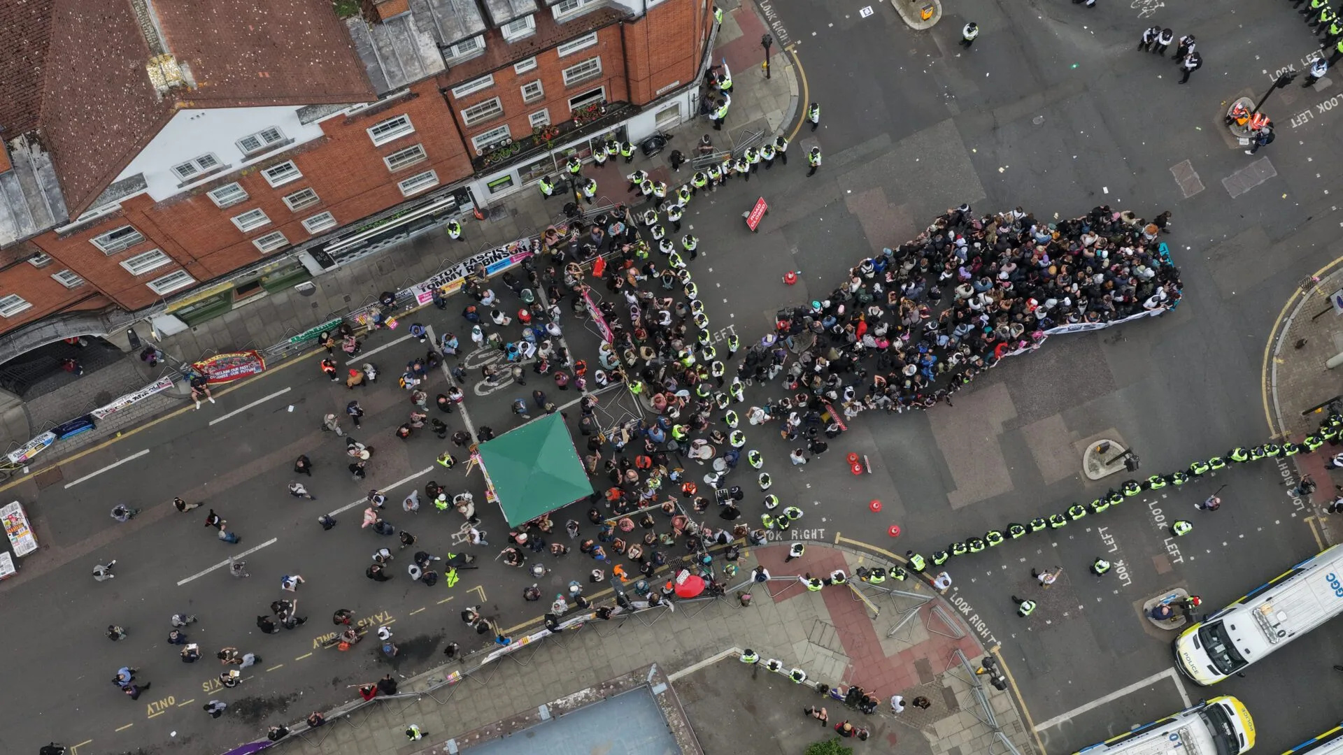 â€œWhereâ€™s Your Tommy Gone?â€ â€“ Chant Rings Out as Asylum Hotel Protests Erupt at Thistle Barbican Shoreditch