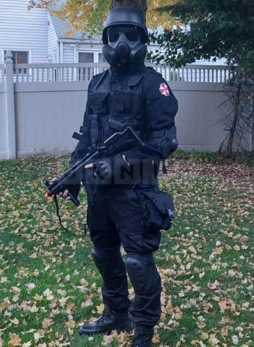 Man in Costume for London Anime Con Detained With Suspected Fake Firearm