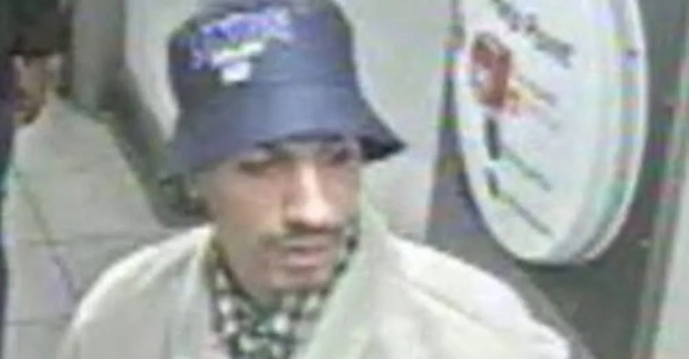 Finsbury Park Fury: Armed Thief Snatches Pensionerâ€™s Wallet on Tube â€“ Police Hunt CCTV Suspect