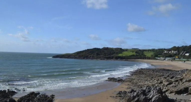 370 Fines Hit South Wales as Lockdown Breakers Dye Hair in Langland Bay Car Park and Flock to Beaches