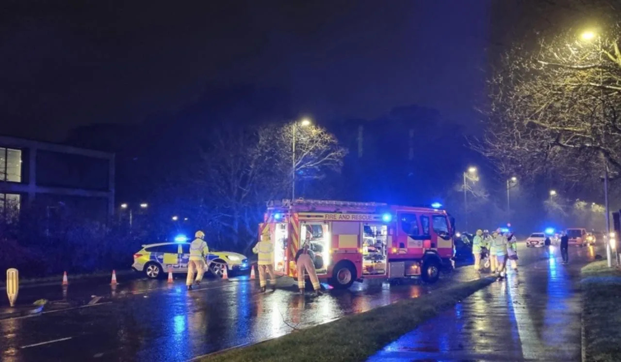 Multi vehicle collision closes A27 near Fareham as fire crew battle to cut free driver â€“ (ID 521237)
