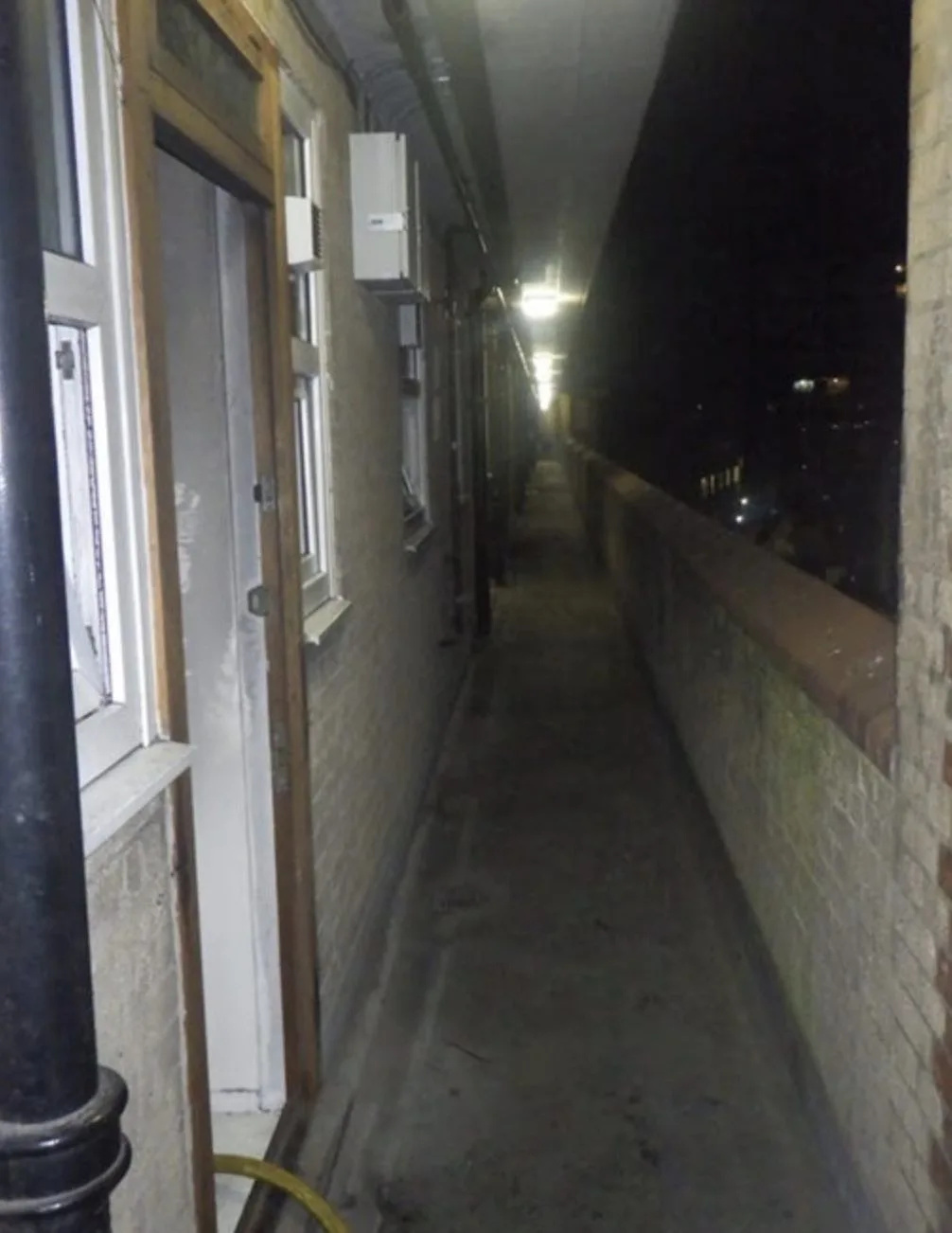 A family had a lucky escape after smoke alarms alerted them to a fire in their flat on Darling Row in Bethnal Green in the early hours of…