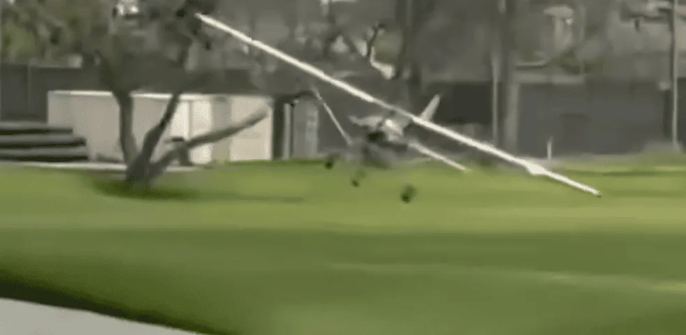 Pilotâ€™s Heroic Emergency Landing on Riviera Golf Course Stuns LA Golfers â€“ No Injuries