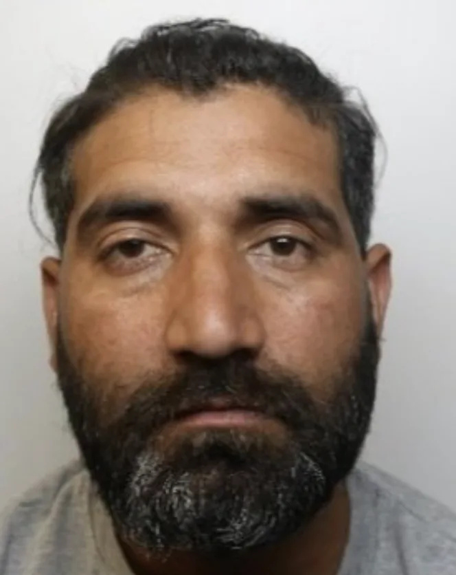 Brutal Gang Shoves Man Down Stairs in Waterloo Tube Robbery â€“ Police Seek Suspects