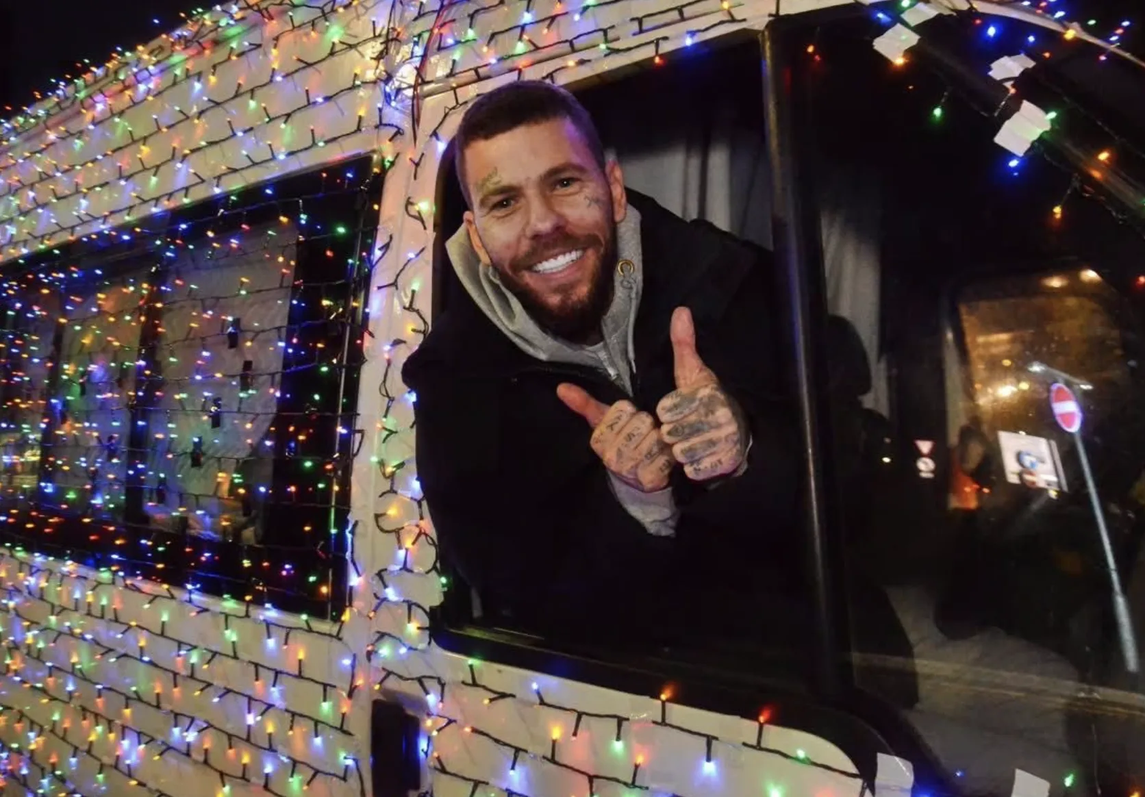 Manâ€™s Christmas Van Packed with 10,000 Lights Brightens Up Town