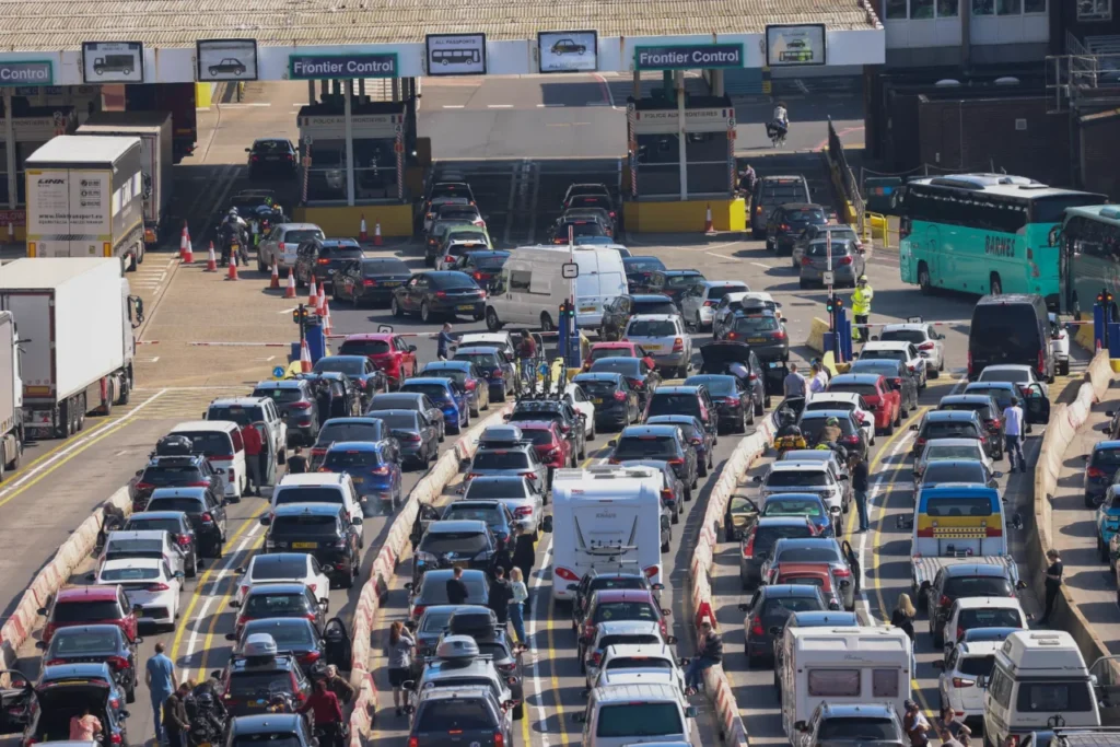 UK Tourists Face Lengthy EU Border Delays as New Biometric Entry System Rolls Out