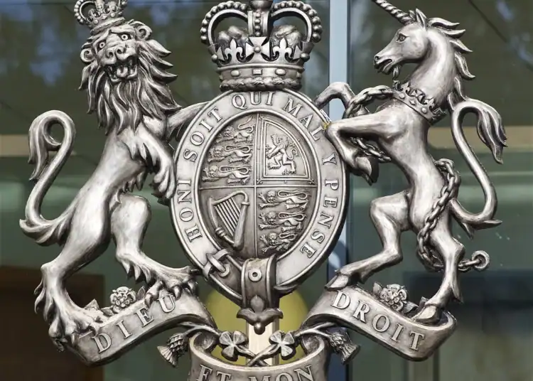 Knife-Wielding Thug Caught Within 40 Minutes After Strood Robbery â€“ Six Arrested